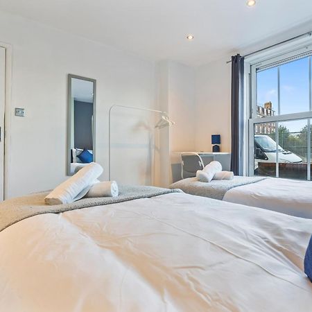 Impeccable 4-Bed House In Brixton London Villa Bagian luar foto